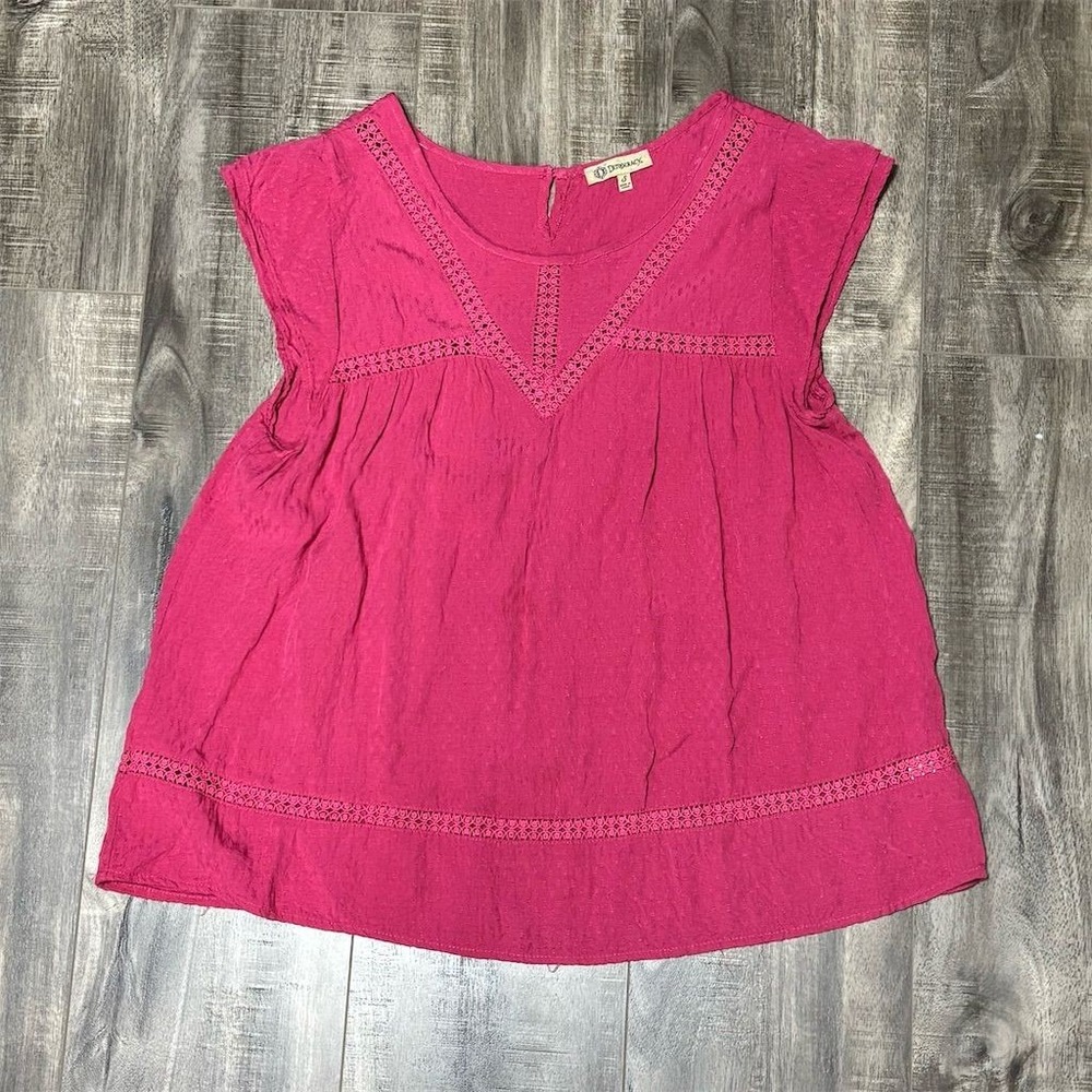 Democracy Women's Pink Lace Trim Blouse Size S Short Sleeve‎ Casual